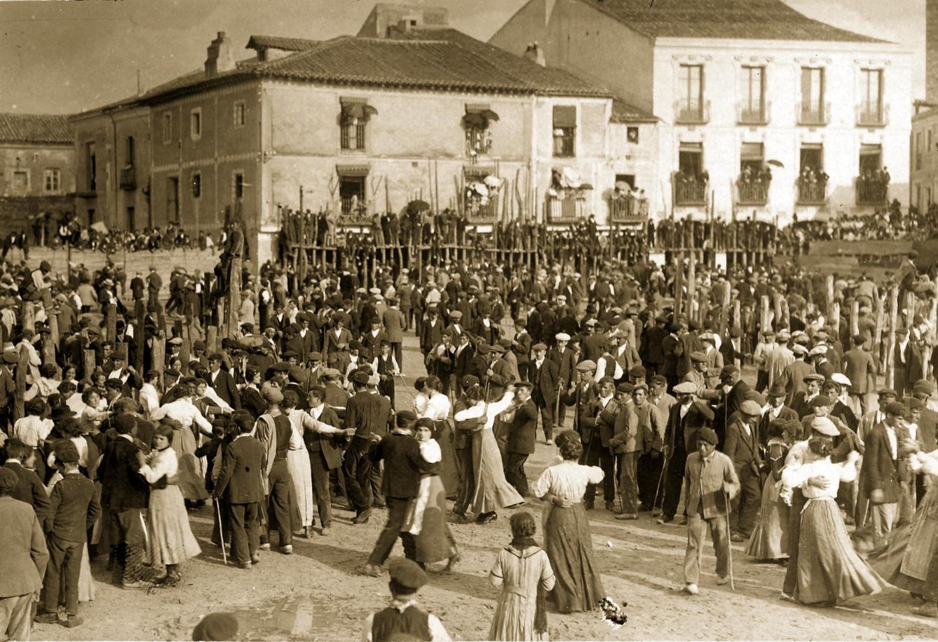 Posada Real Los Cinco Linajes Arevalo Luaran gambar
